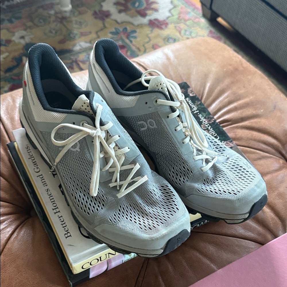 On Running women's White and Gray Athletic Shoes